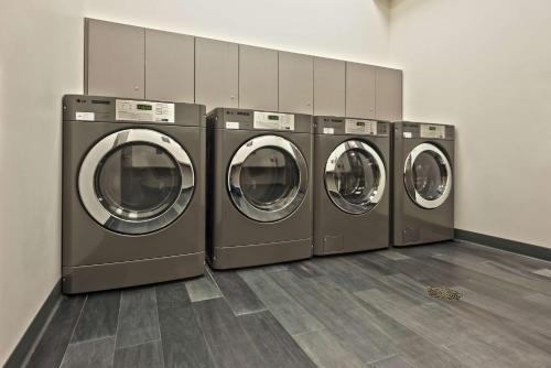 Hampton Inn and Suites Minneapolis University Area MN - image 13