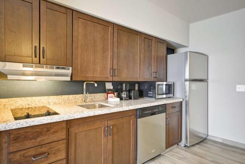 One-Bedroom Queen Suite with Two Queen Beds - Non-Smoking