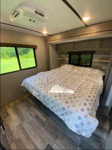 Eden Farm RV Minutes from Salisbury in Eden, USA