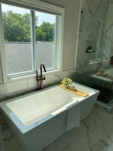 Bathroom, BRAND NEW: Urban Oasis 5 min from Mercedes Benz in Atlanta University Center