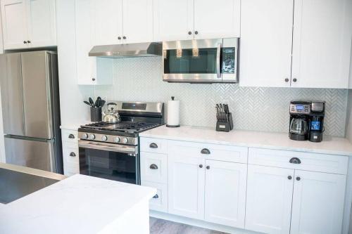 Facilities, BRAND NEW: Urban Oasis 5 min from Mercedes Benz in Atlanta University Center