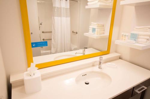 Hampton Inn Decatur Mt. Zion IL - image 10