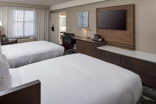 DoubleTree by Hilton Boston Logan Airport Chelsea