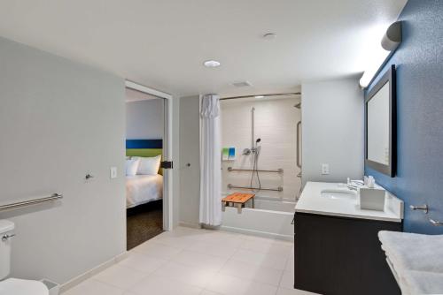 Home2 Suites by Hilton Azusa Room Type - King Suite - Mobility Access/Non-Smoking