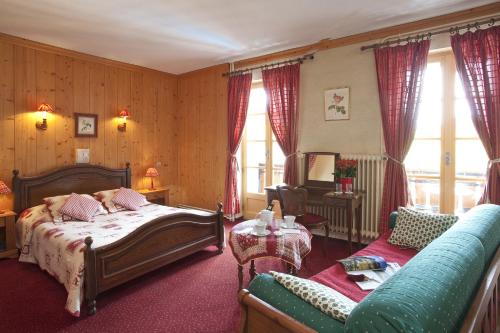 1 queen bed, 2 twin beds
