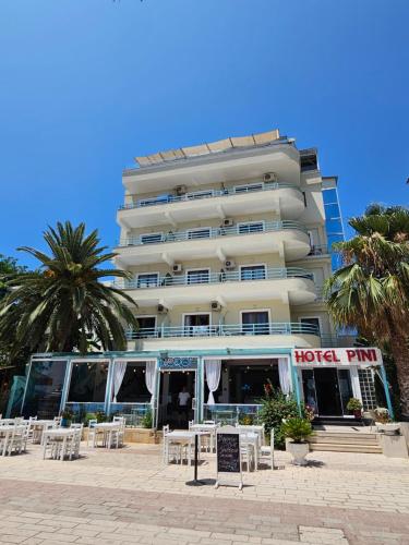 Hotel Pini – Saranda, OR