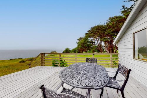 Saddle Point Ocean View Cottage in Albion (CA)