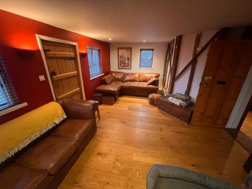 Hound and Human Holiday Cottage - Redgrave, Suffolk