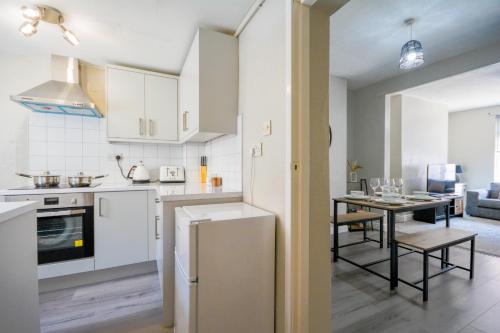 Stay with Alexandra - Free Parking - Free Wifi Superb Location, Liverpool (photo 3)