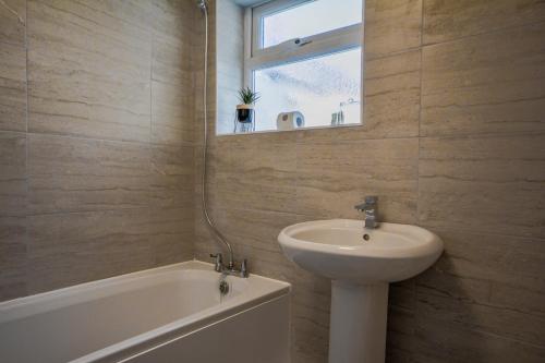 Stay with Alexandra - Free Parking - Free Wifi Superb Location, Liverpool (photo 8)