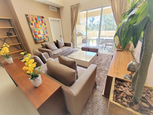 3149 Magic Village 8 guests 4 suites 8min Disney