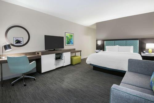 1 king bed, 1 sofa bed