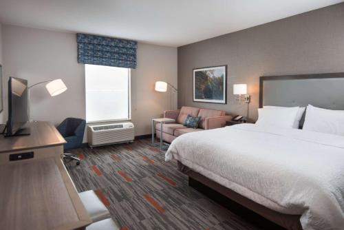 Hampton Inn and Suites at Wisconsin Dells Lake Delton - image 7