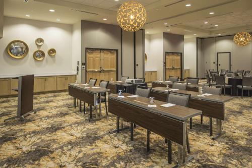 Hilton Garden Inn Pittsburgh Airport - image 2