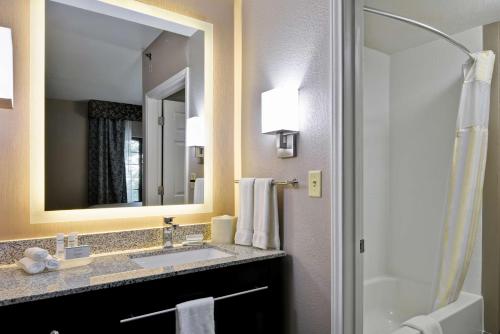 2 bedrooms, 3 beds