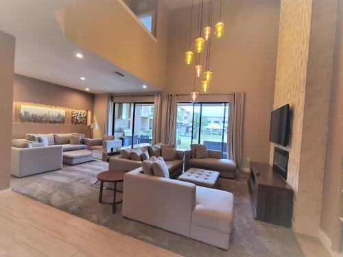 7564 Magic Village luxury jacuzzi bbq 6min Disney & 192