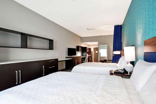 Queen Studio with Two Queen Beds - Non-Smoking