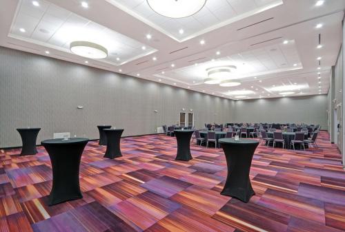 Home2 Suites By Hilton Dallas Desoto - image 11