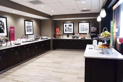 Hampton Inn & Suites Des Moines/Urbandale Ia - image 6
