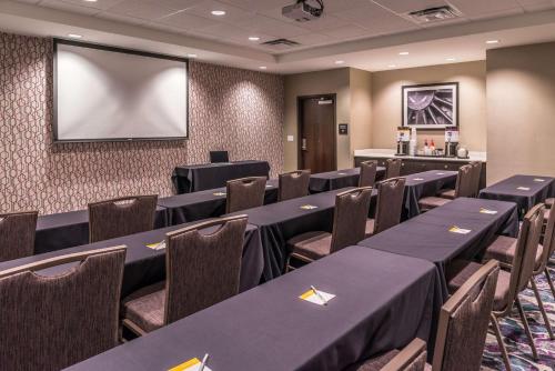 Hampton Inn & Suites Wixom/Novi/Detroit Mi - image 11