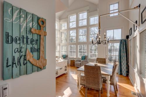 Modern Farmhouse Style Chalet with amazing Kentucky Lake views - Dock, Hottub and Firepit!