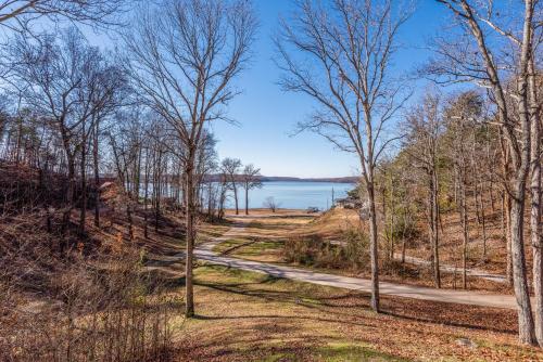 Modern Farmhouse Style Chalet with amazing Kentucky Lake views - Dock, Hottub and Firepit!