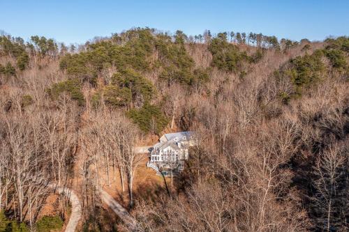 Modern Farmhouse Style Chalet with amazing Kentucky Lake views - Dock, Hottub and Firepit!