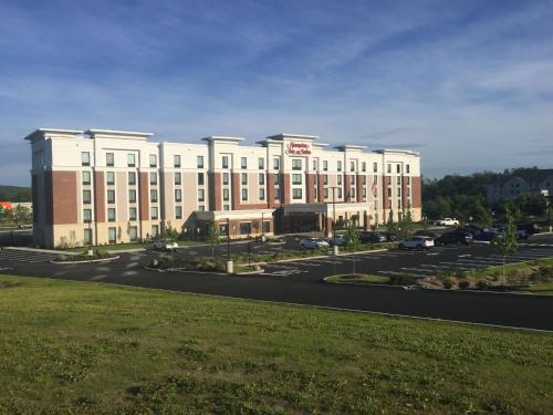 Hampton Inn & Suites Newburgh Stewart Airport, NY in Newburgh, USA