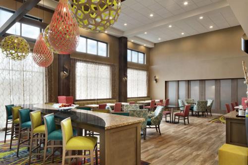 Hampton Inn & Suites St. Louis/Alton IL - image 4