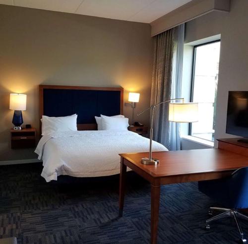Hampton Inn & Suites Newburgh Stewart Airport NY - image 2