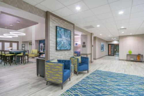 Hampton Inn & Suites Glenarden/Washington DC - image 10