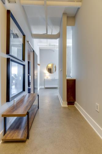 Amazing 2 Bd 4th floor condo with spectacular views - image 10
