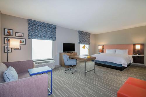Hampton Inn & Suites Glenarden/Washington DC - image 2
