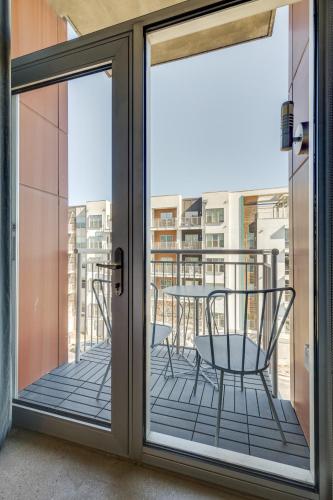 Amazing 2 Bd 4th floor condo with spectacular views - main image