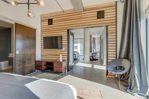 Amazing 2 Bd 4th floor condo with spectacular views - image 13
