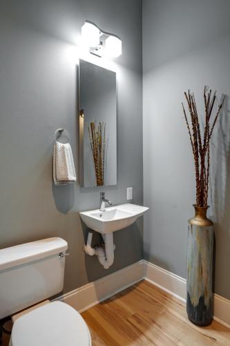 Lux living in this 6th floor condo located in East Nashville minutes to downtown - image 9