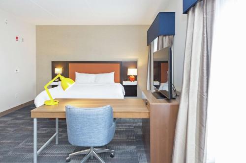1 king bed, 1 sofa bed