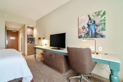 Hilton Garden Inn Edmond/Oklahoma City North - image 9