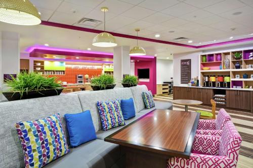 Előcsarnok, Home 2 Suites by Hilton Oklahoma City Airport near White Water Bay