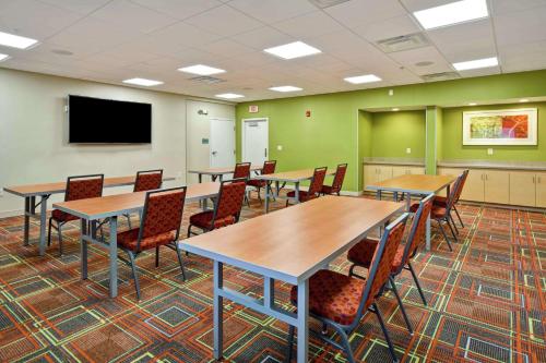 Home2 Suites by Hilton Atlanta Norcross - image 10