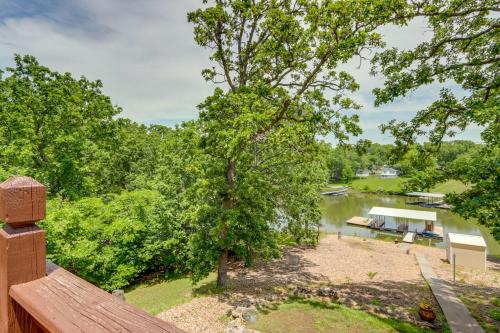 Lazy RS Lakehouse with Private Hot Tub and Boat Dock