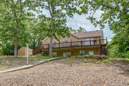 Lazy RS Lakehouse with Private Hot Tub and Boat Dock