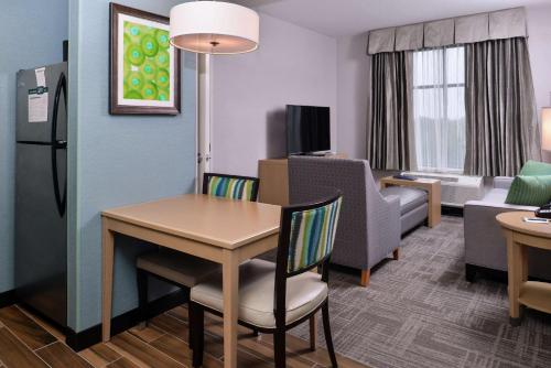 Homewood Suites Des Moines Airport - image 11