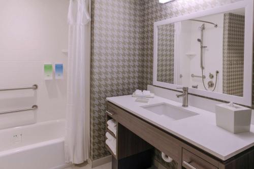 Home2 Suites by Hilton Louisville Airport/Expo Center