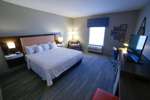 Hampton Inn & Suites Forest City