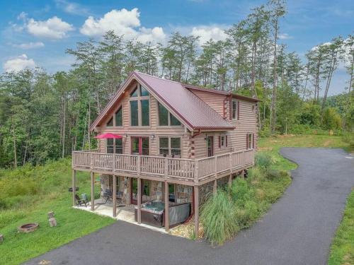Good Times 2 - Family Lodge-Fire Pit, Theater, Hot Tub & Pool Table in Sevierville, USA