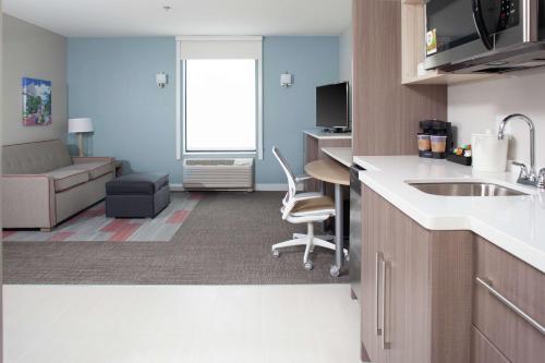 Home2 Suites by Hilton Bloomington - image 14