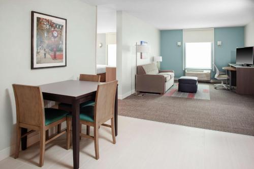 Home2 Suites by Hilton Bloomington - image 9