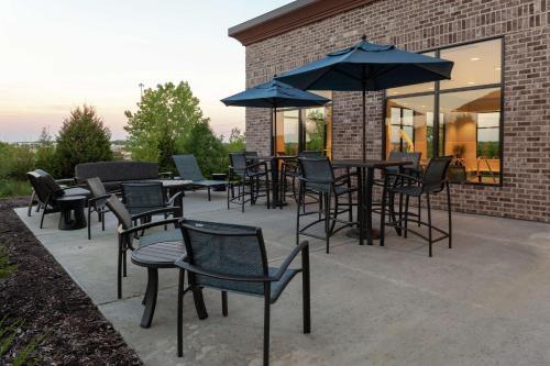 Hampton Inn & Suites Overland Park South