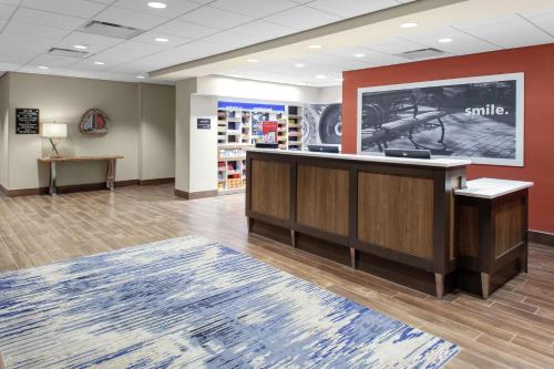 Lobby, Hampton Inn & Suites Overland Park South in Overland Park